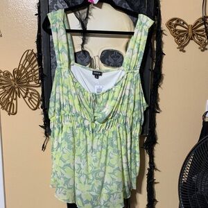 #468 size 4 Torrid NWT Green Floral Women's Top